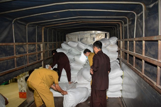 Continuing to support people in need in the Covid-19 pandemic of Hoang Phap Pagoda (series 4)